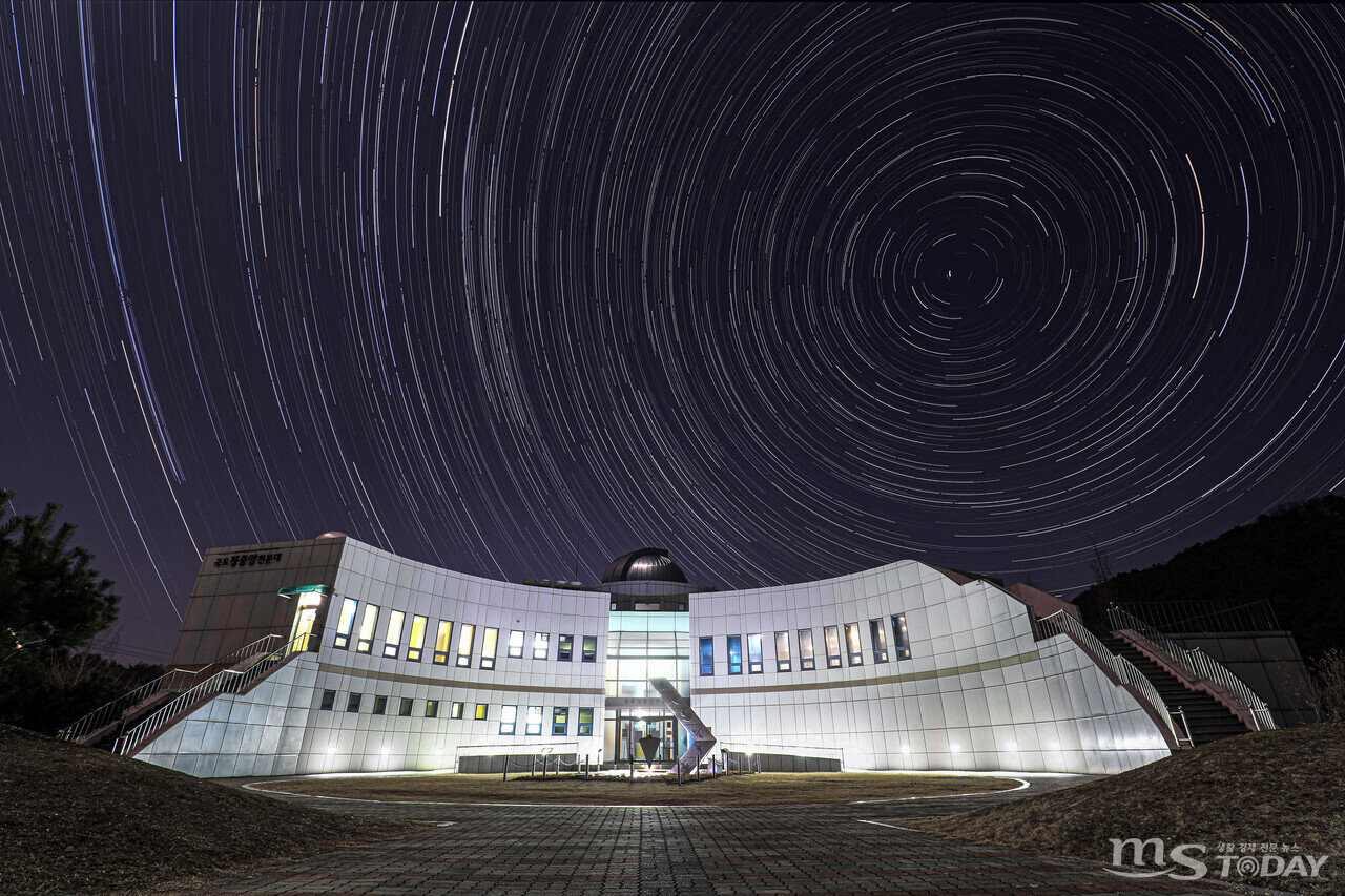 국토정중앙천문대는 내달부터 별을 관측하는 이색 프로그램을 운영한다. (사진=양구군)
