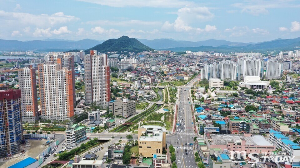 신축 아파트가 들어서는 춘천 약사동 재개발 구역 일대. (사진=박지영 기자)