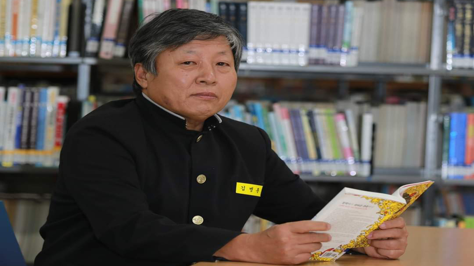 65세 중학생 김병훈씨가 학교 도서관에서 책을 읽고 있다. (사진= 김병훈씨 제공)