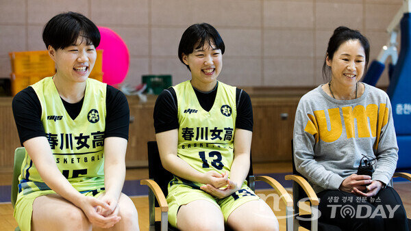 왼쪽부터 박성진 선수, 양유정 선수, 김영민 코치. (사진=이정욱 기자)