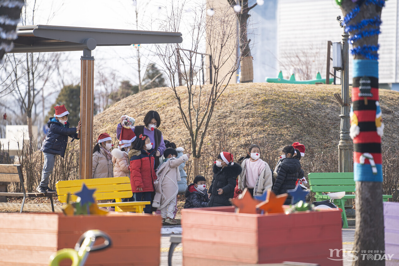  제34회 춘천인형극제가 24일부터 열리는 ‘코코바우 이글루’ 겨울 축제를 끝으로 마무리된다. 사진은 지난해 겨울 축제 모습. (사진=춘천인형극제)