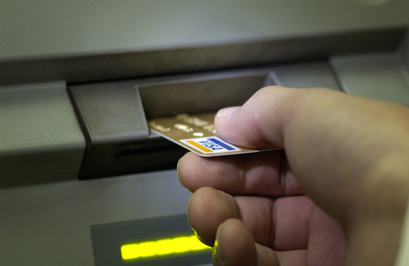 모바일현금카드 ATM 입출금 지원서비스 이용자가 크게 증가한 것으로 집계됐다. (사진=클립아트코리아)